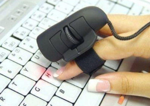 Nietypowa mysz komputerowa - zakładana na palec.